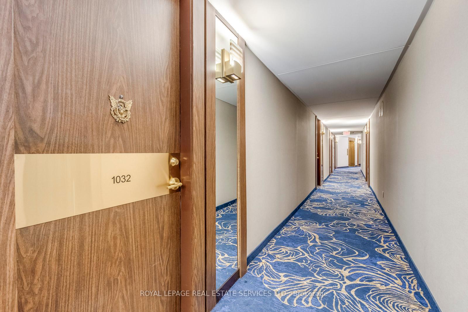 2 Bedrooms Condo at 33 Harbour, Toronto For sale