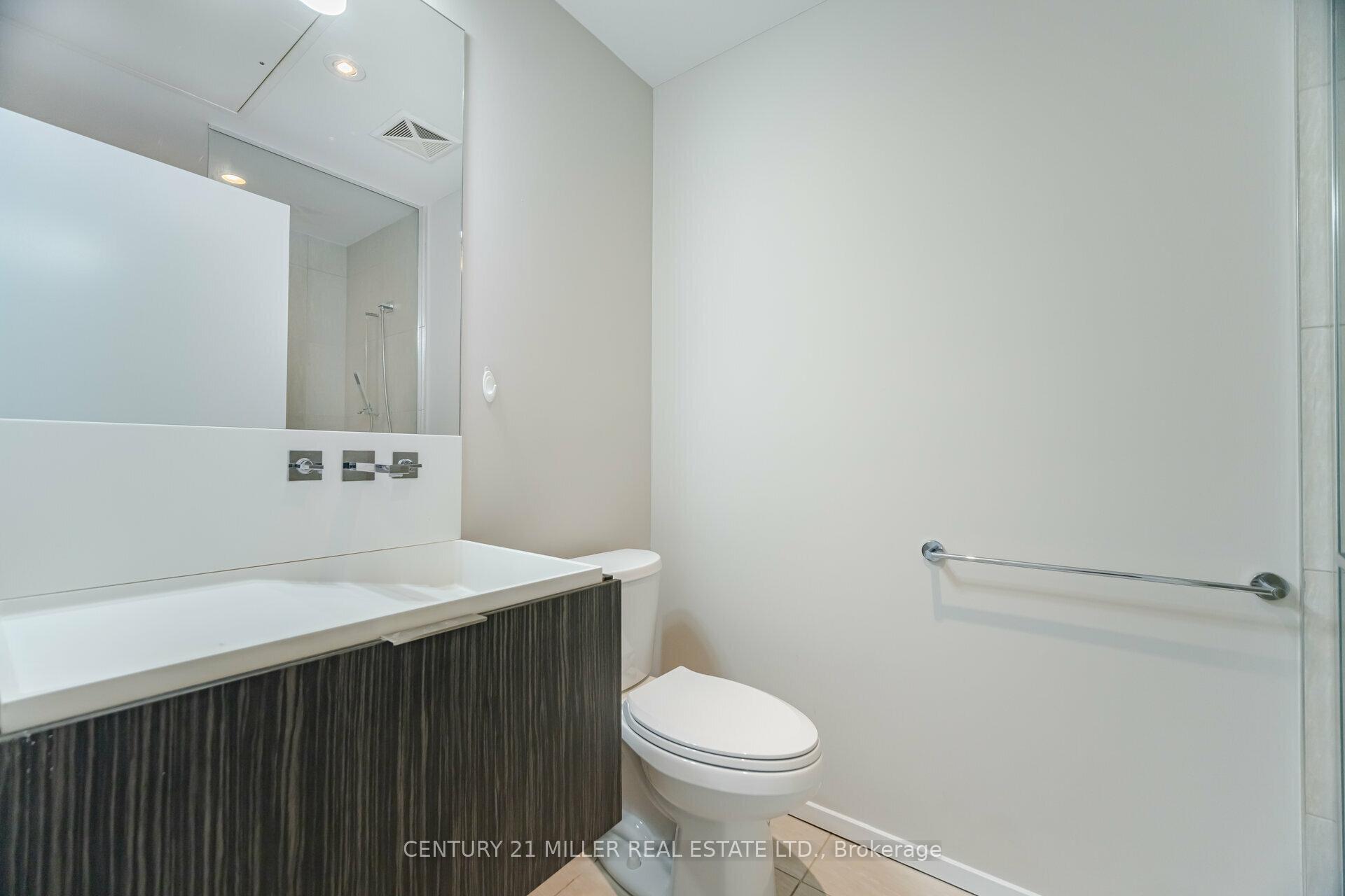 2 Bedrooms Condo at 101 Charles, Toronto For sale