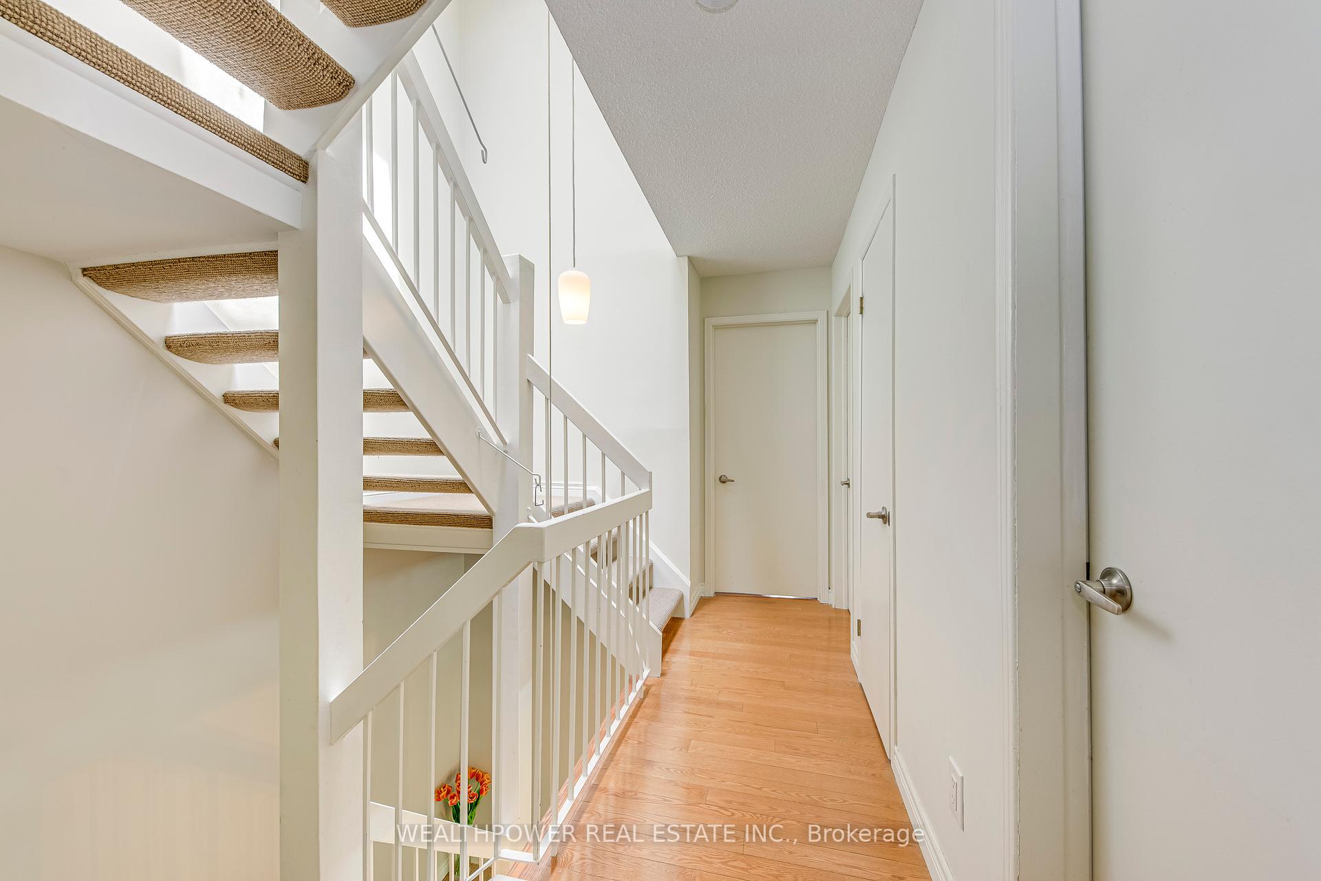 3 Bedrooms Condo at 1250 Marlborough, Oakville For sale