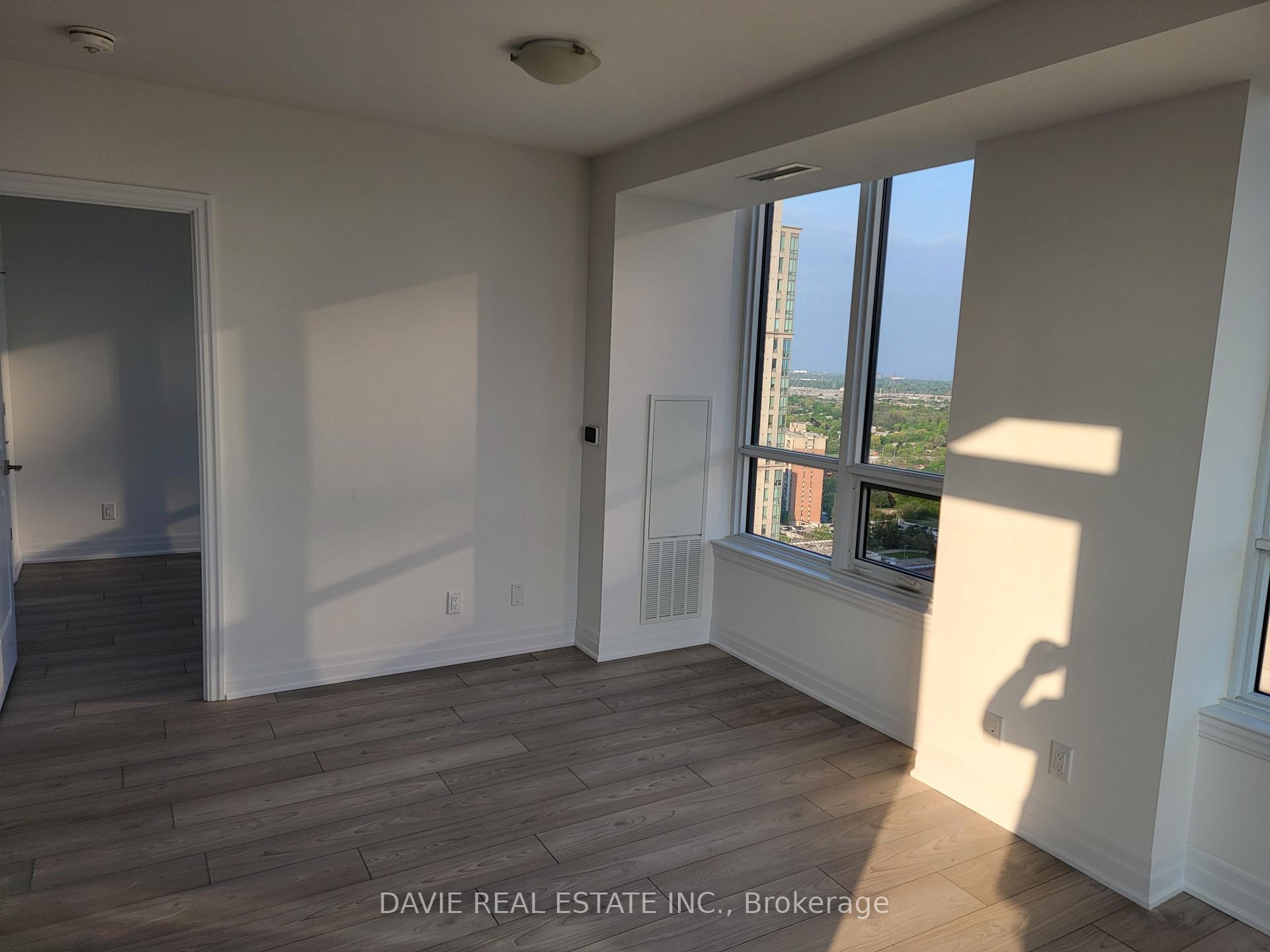 3 Bedrooms Condo at 36 Elm,  Mississauga For sale