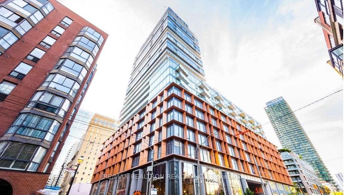 2 Bedrooms Condo at 60 Colborne, Toronto For sale