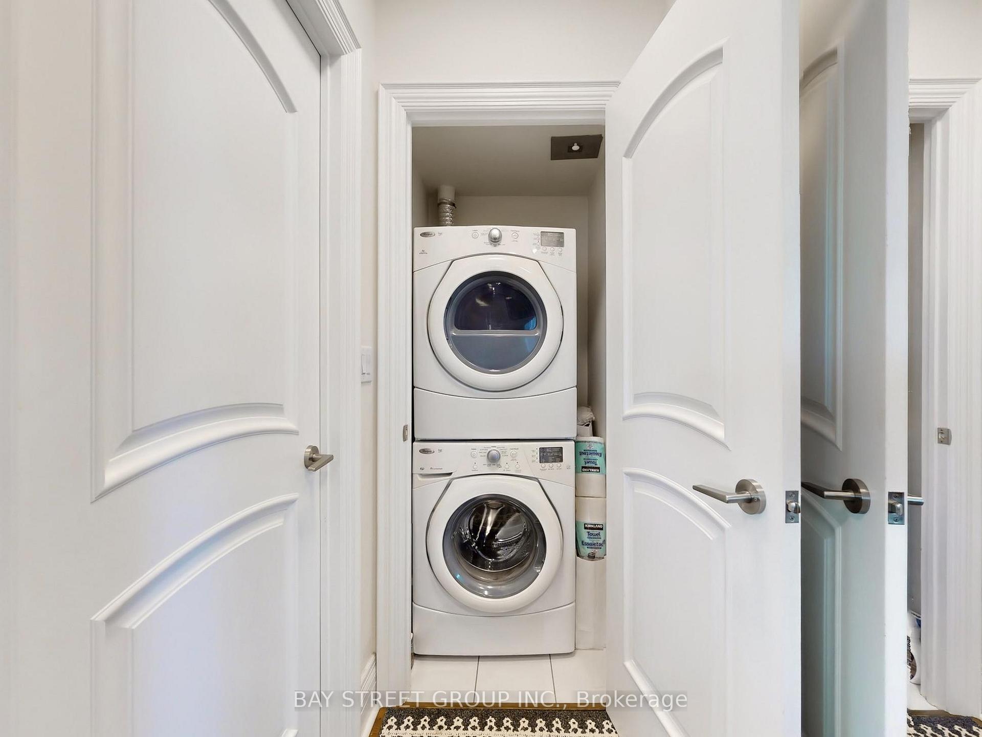 3 Bedrooms Condo at 33 BAY, Toronto For sale