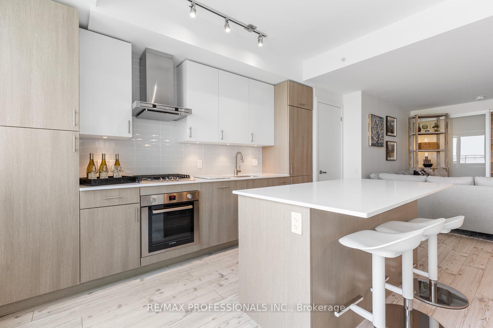 2 Bedrooms Condo at 38 Howard, Toronto For sale