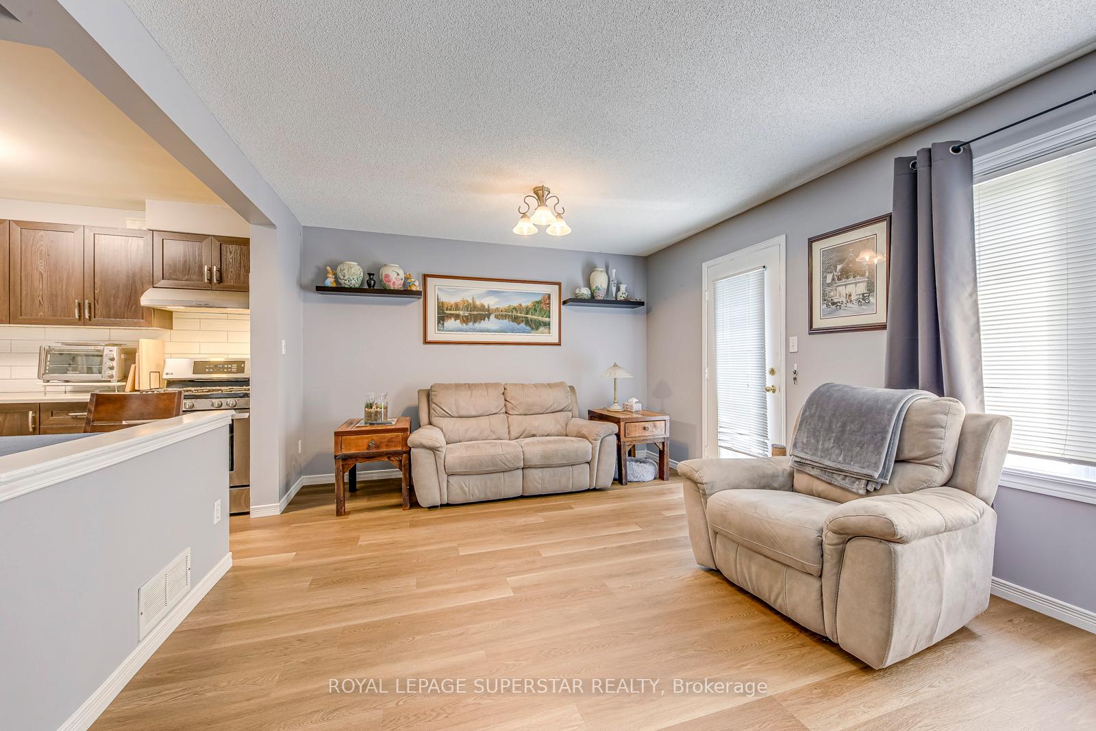 3 Bedrooms Condo at 1809 Upper Wentworth, Hamilton For sale