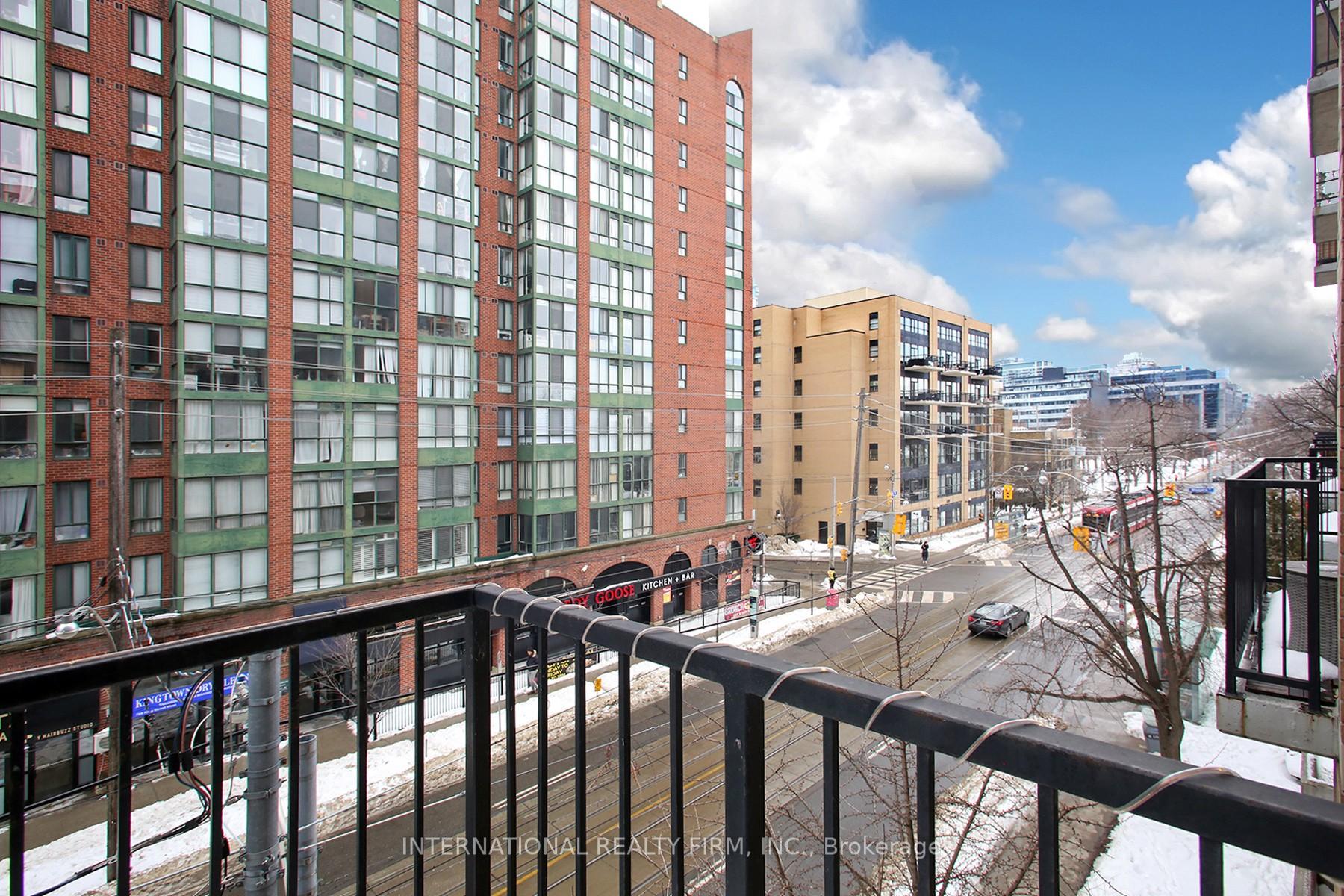 2 Bedrooms Condo at 800 King, Toronto For sale