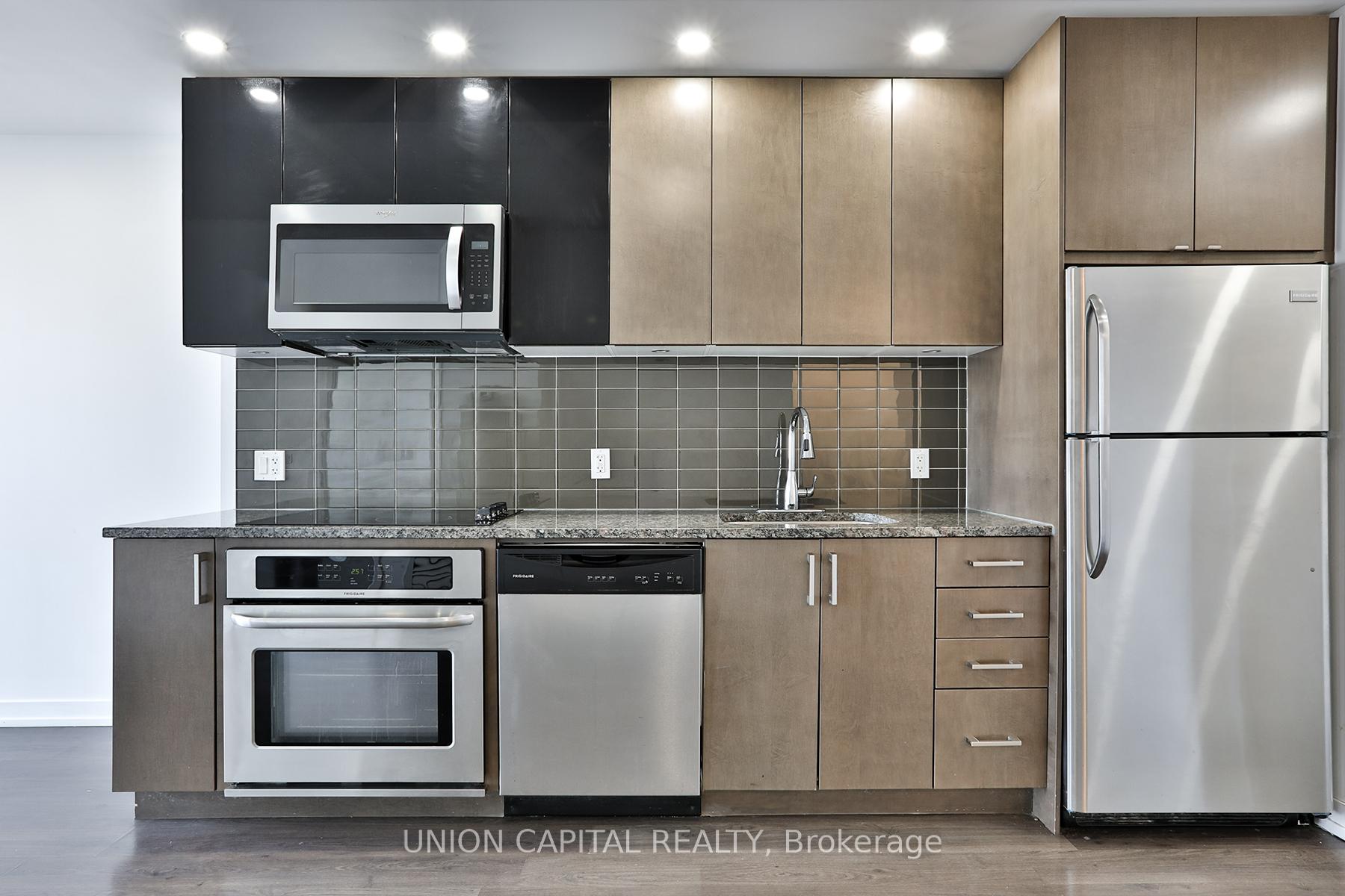 2 Bedrooms Condo at 89 Dunfield, Toronto For sale