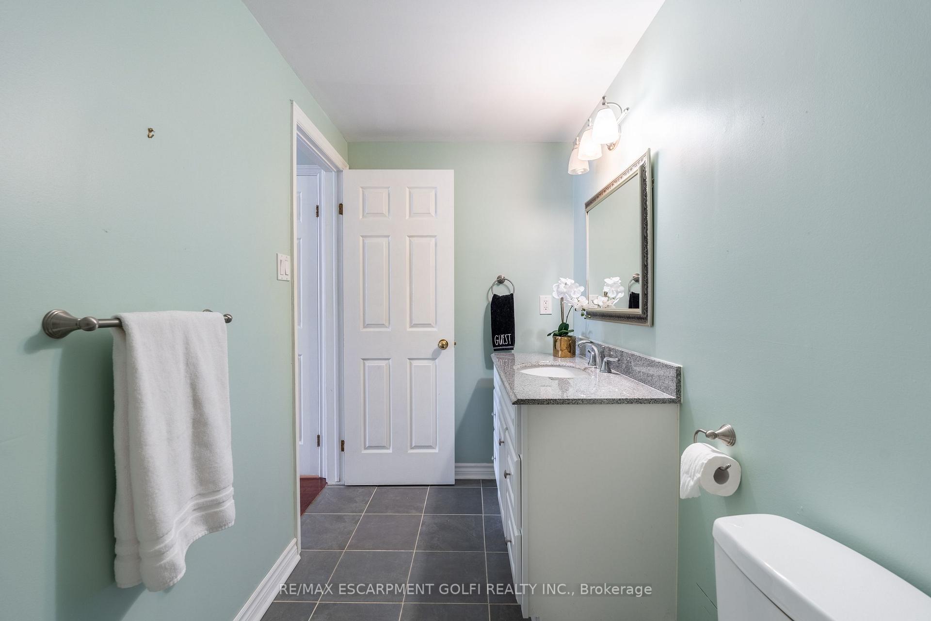 2 Bedrooms Condo at 416 Limeridge, Hamilton For sale