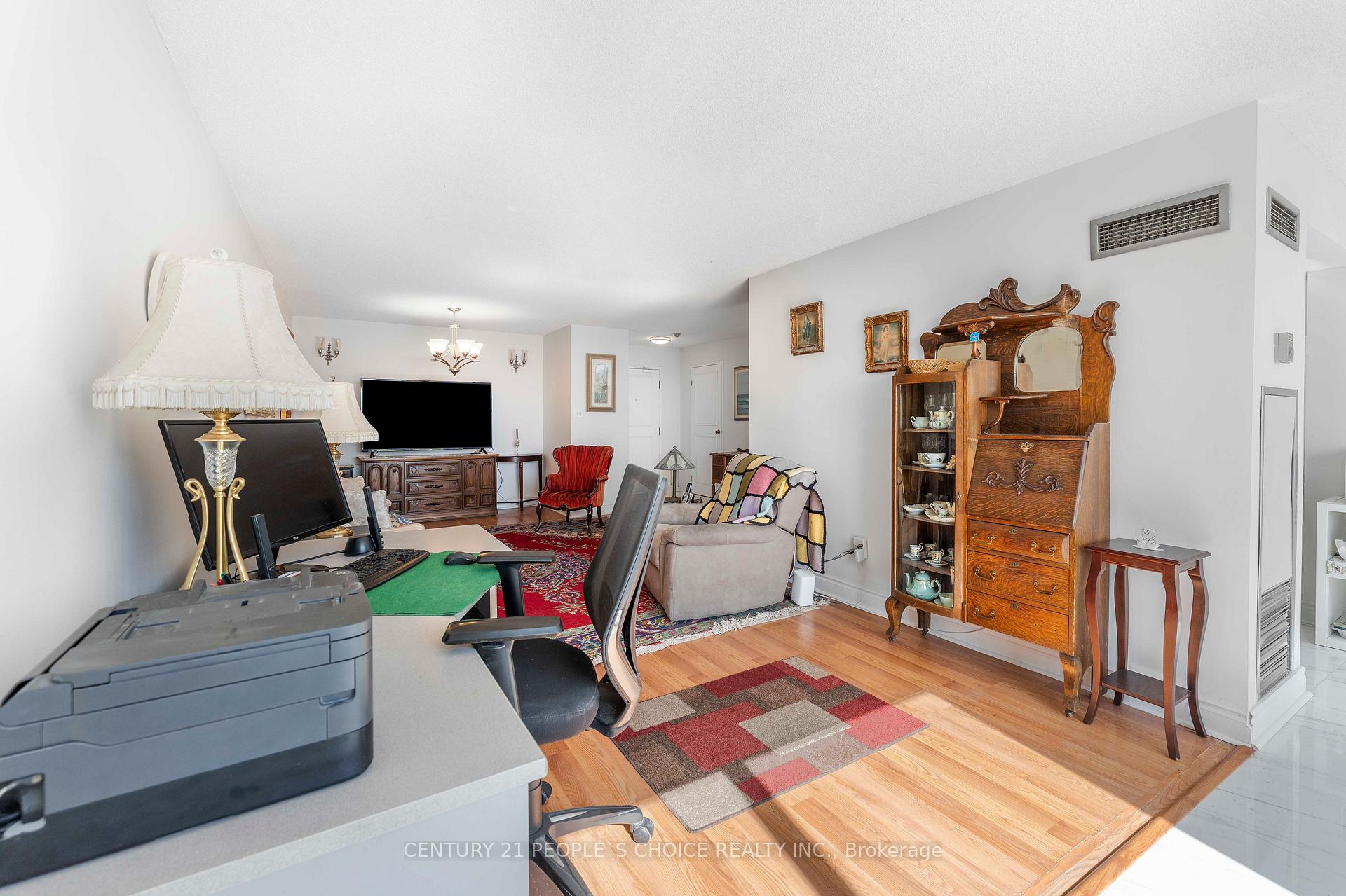 2 Bedrooms Condo at 3 Rowntree, Toronto For sale