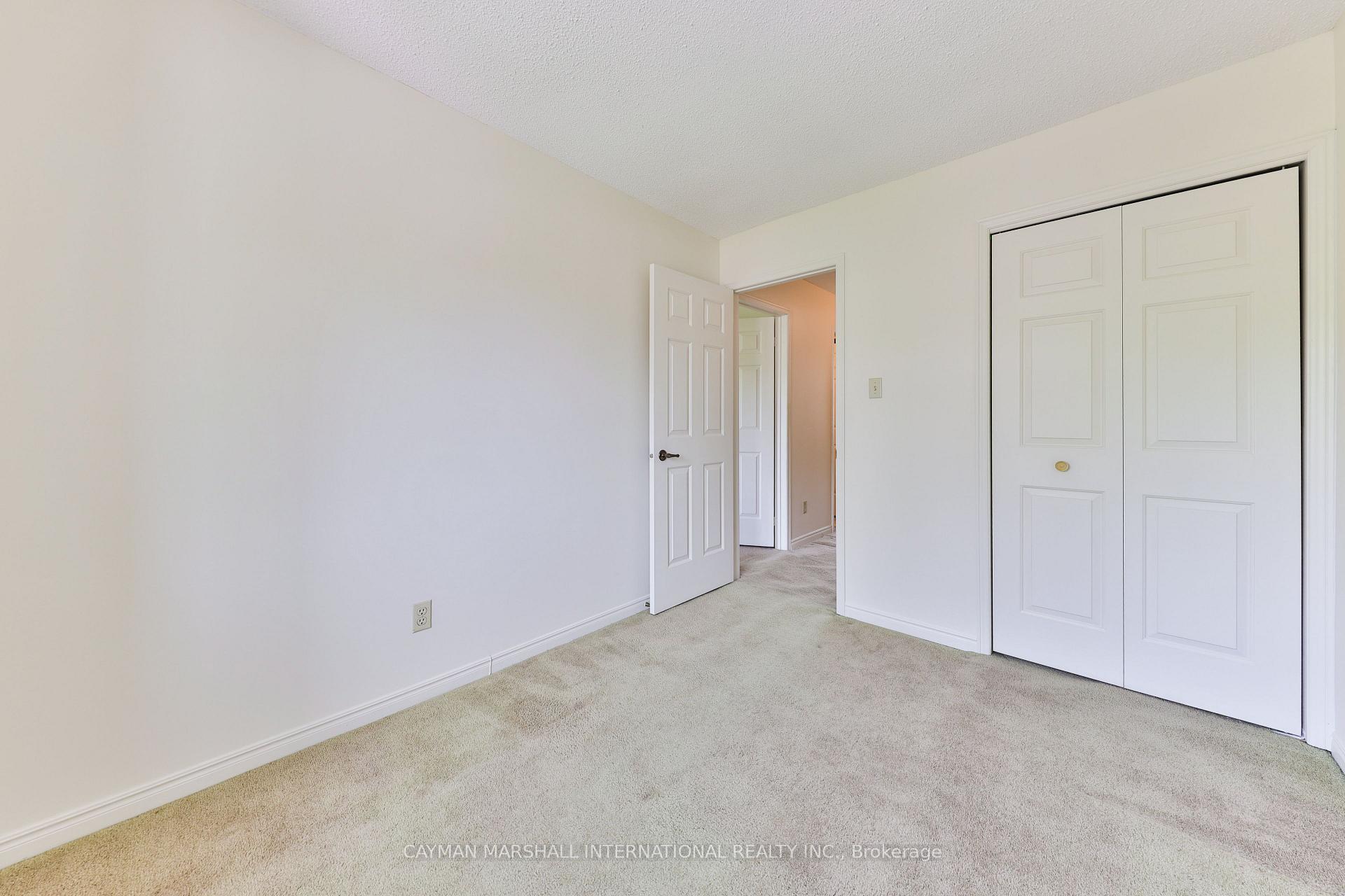 3 Bedrooms Condo at 1160 Walden, Mississauga For sale