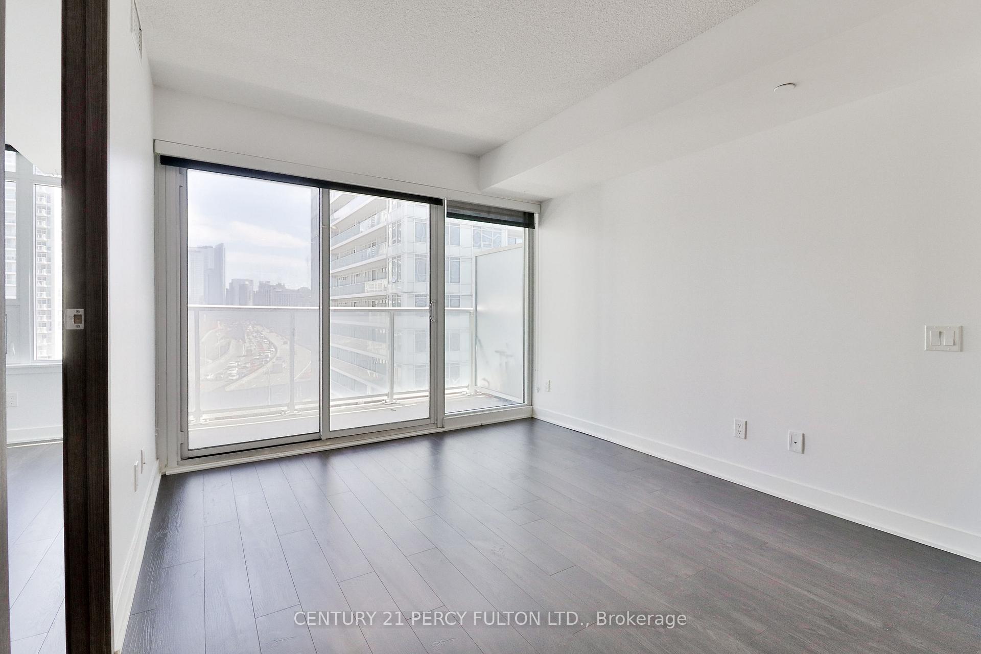 2 Bedrooms Condo at 19 Bathurst,  Toronto For sale