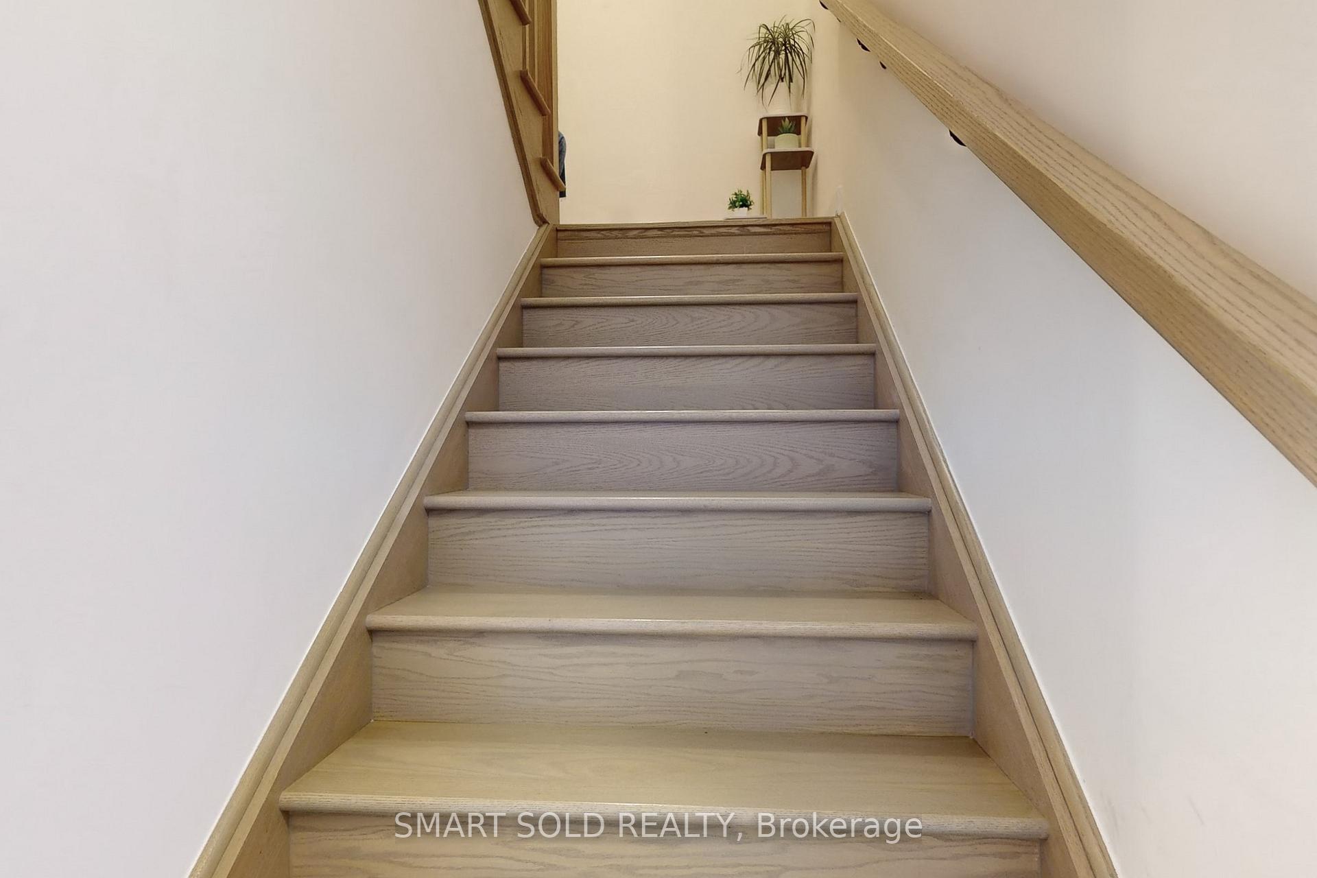 2 Bedrooms Condo at 3200 William Coltson, Oakville For sale