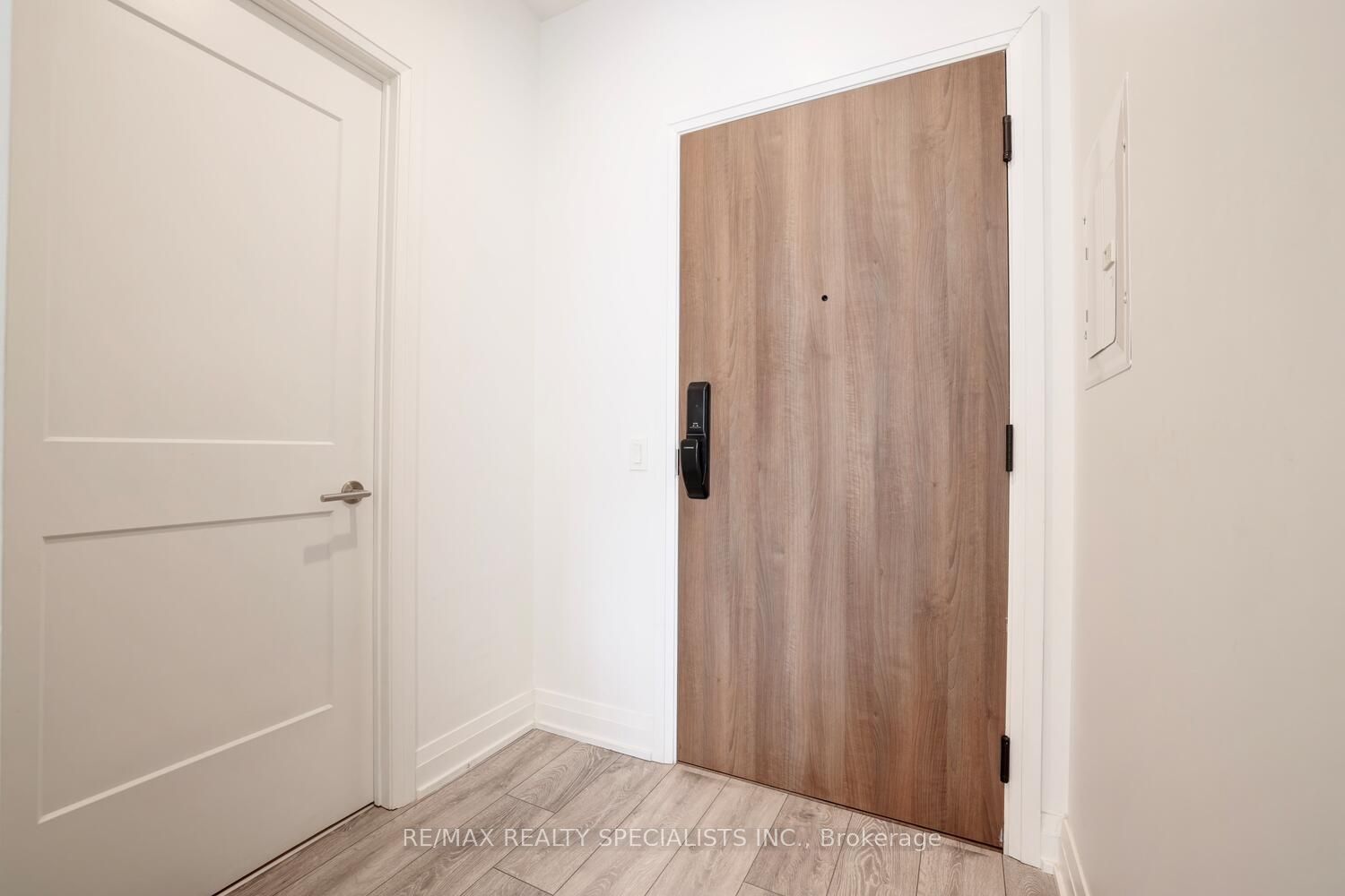 21 Park Street E, #616