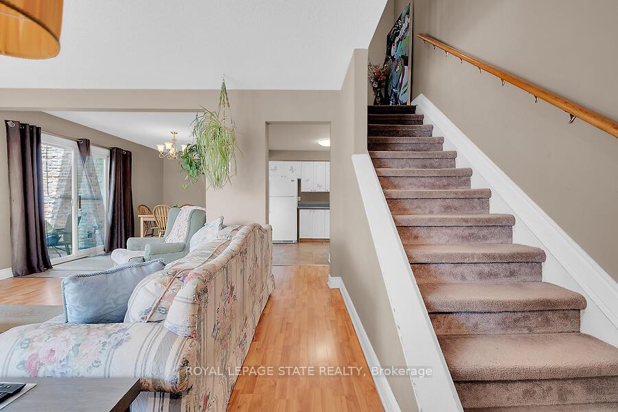 3 Bedrooms Condo at 977 Francis,  Burlington For sale