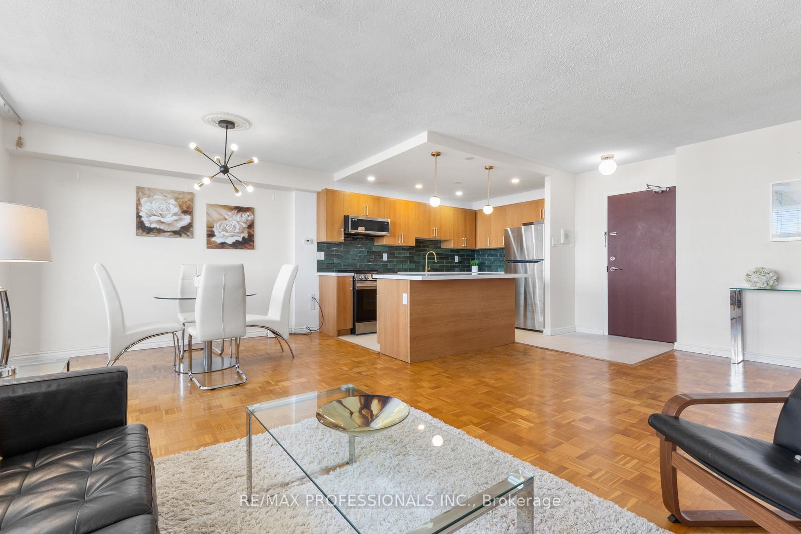 3 Bedrooms Condo at 360 Ridelle, Toronto For sale