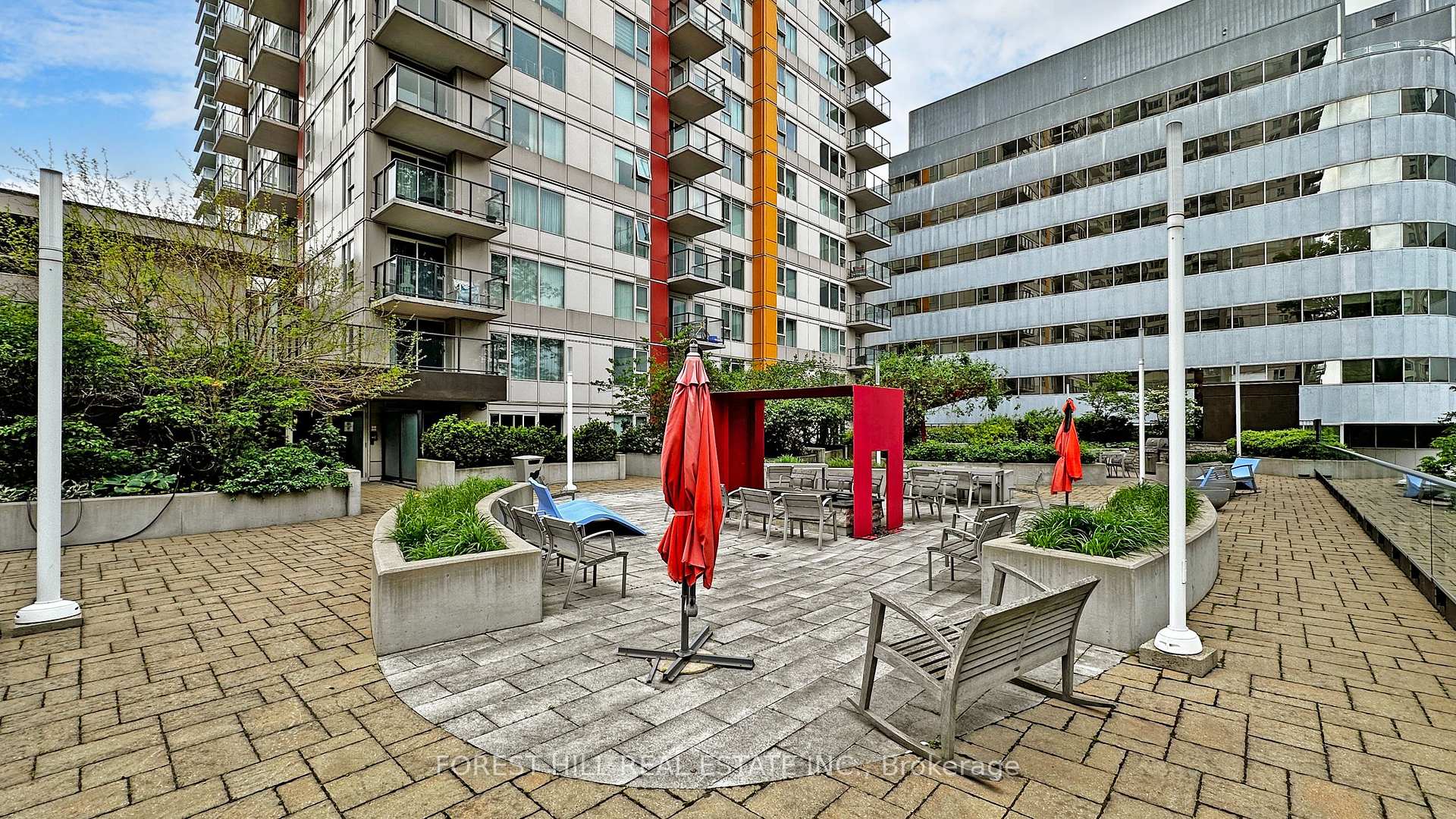 2 Bedrooms Condo at 190 Borough, Toronto For sale