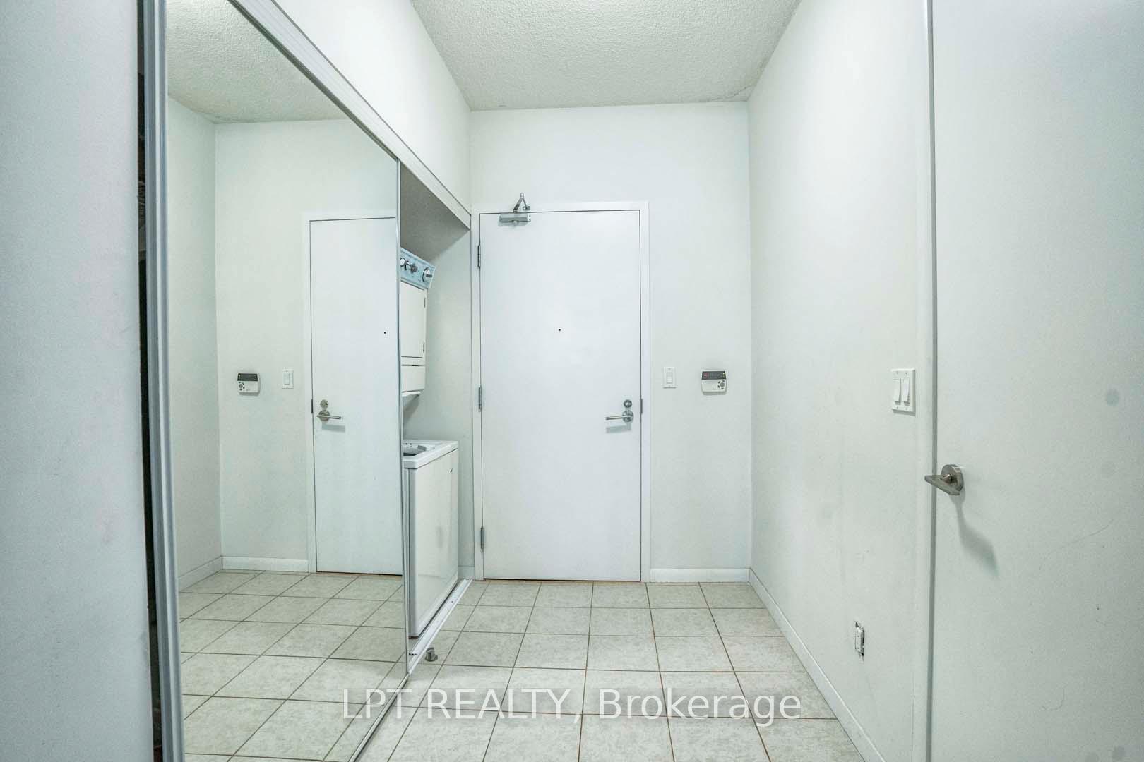 2 Bedrooms Condo at 215 Fort York, Toronto For sale