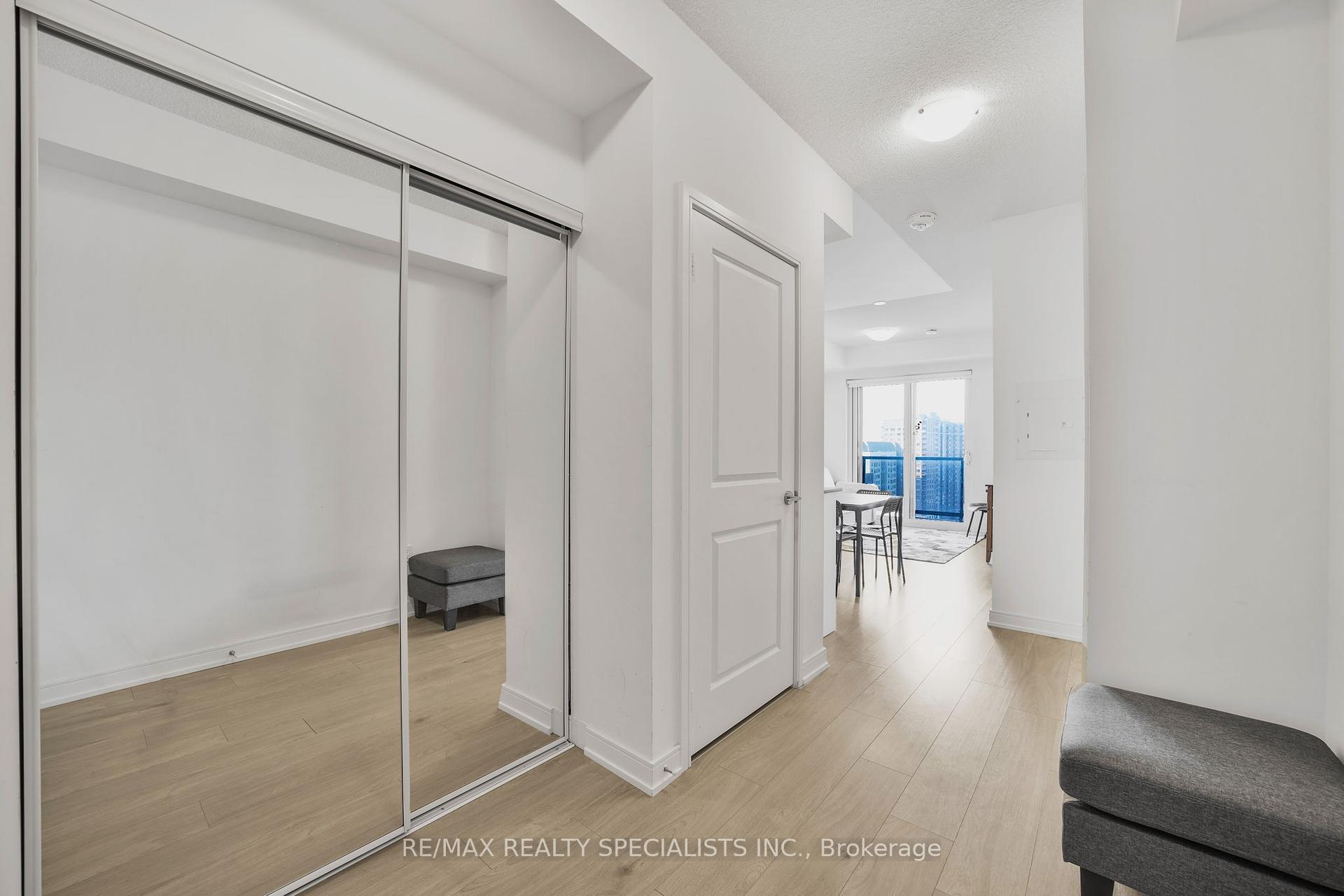 1 Bedroom Condo at 8 Nahani,  Mississauga For sale