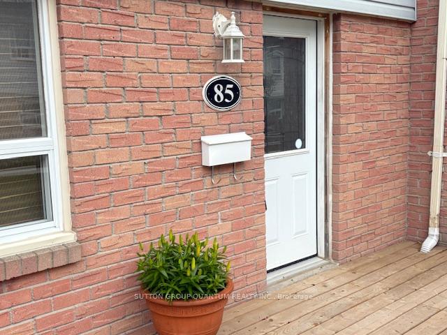 3 Bedrooms Condo at 1055 Shawnmarr, Mississauga For sale