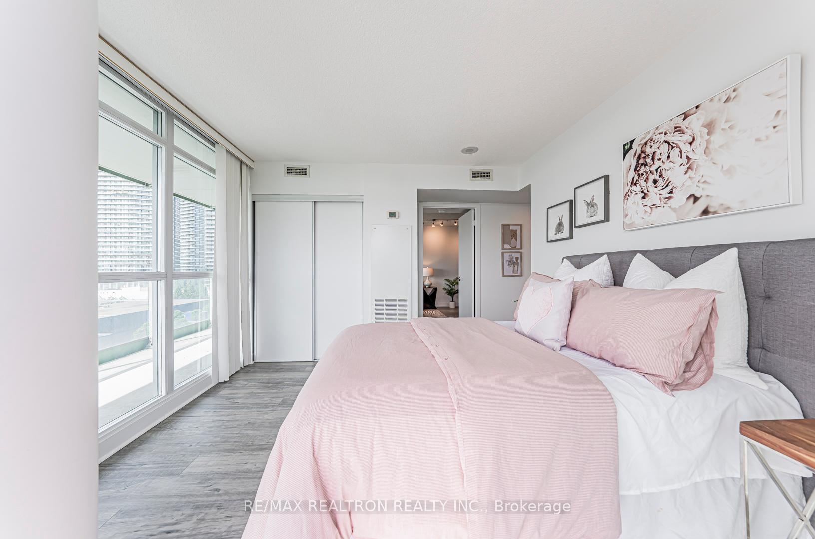 3 Bedrooms Condo at 29 Singer, Toronto For sale