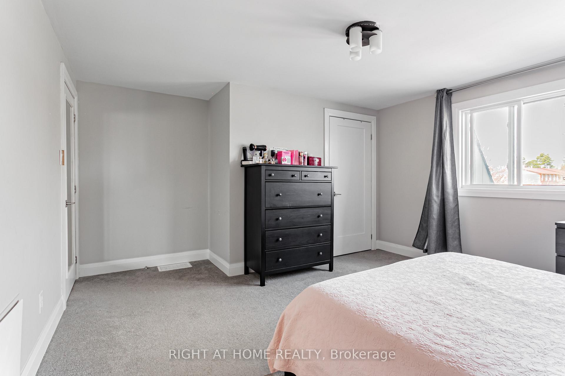 3 Bedrooms Condo at 3345 Silverado, Mississauga For sale