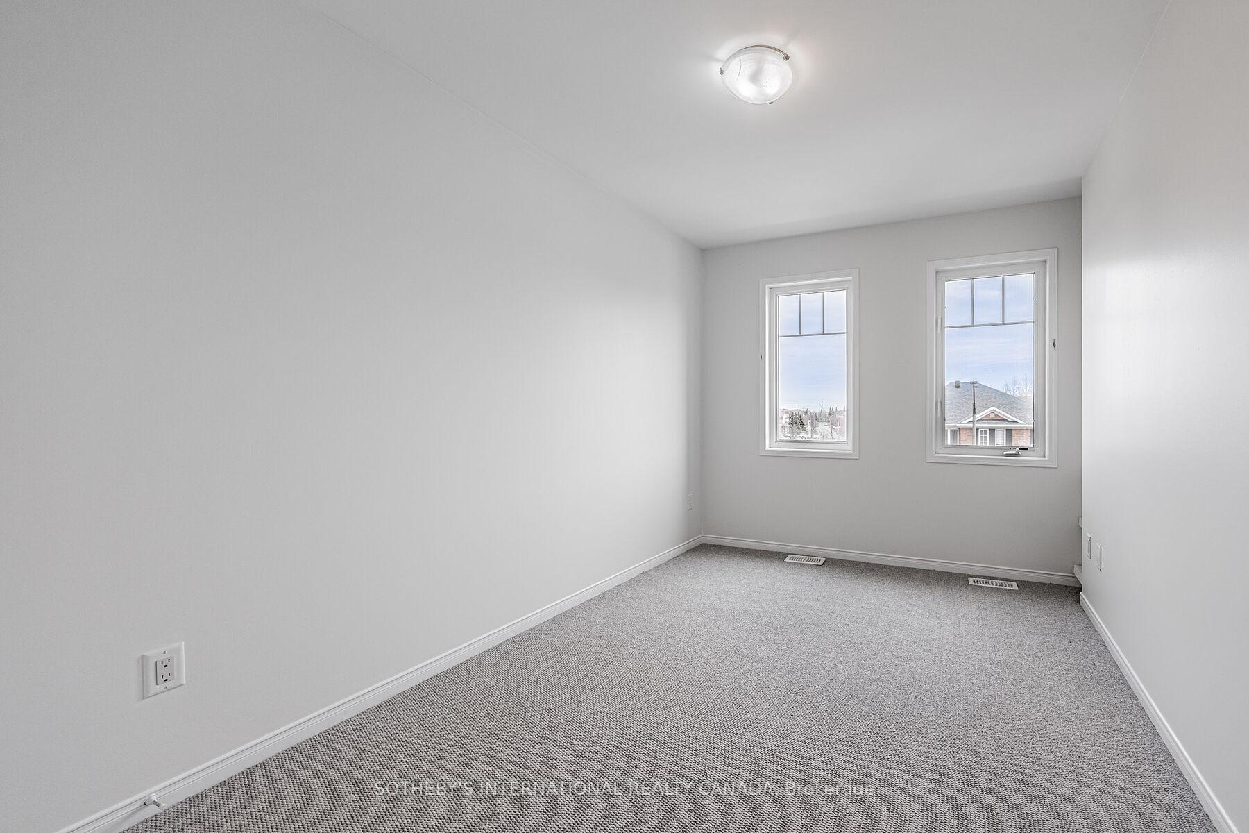 4 Bedrooms Condo at 5700 Tosca, Mississauga For sale