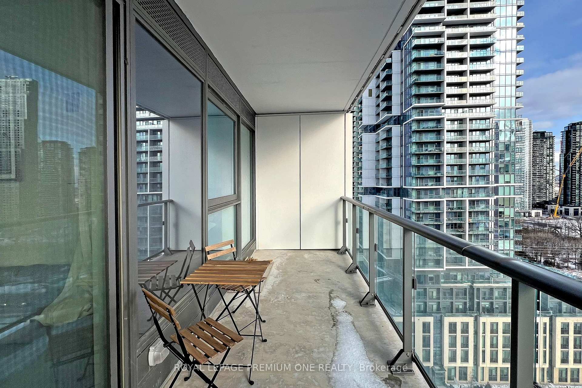 2 Bedrooms Condo at 1000 Portage,  Vaughan For sale