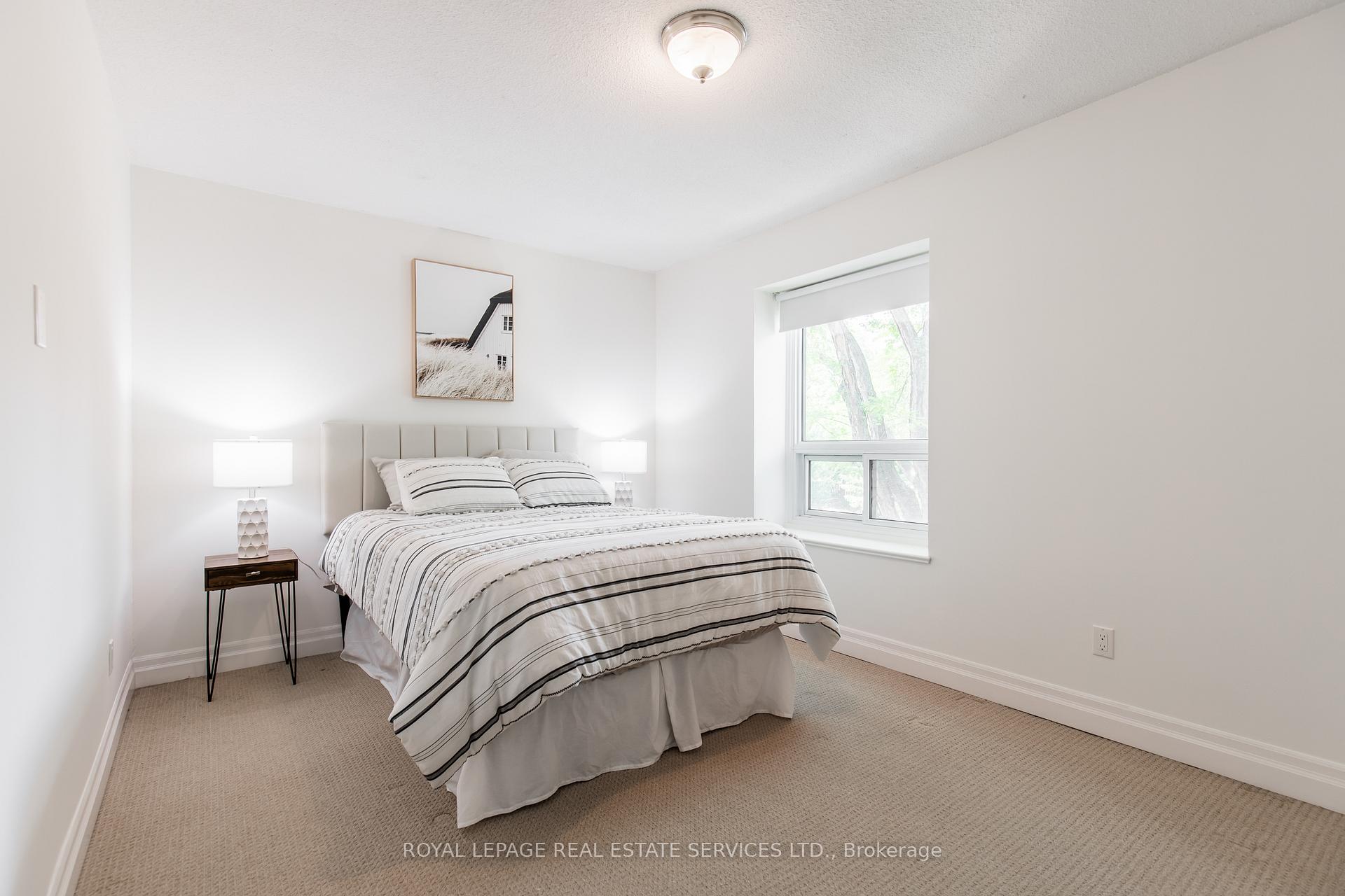 3 Bedrooms Condo at 3122 Lakeshore, Oakville For sale