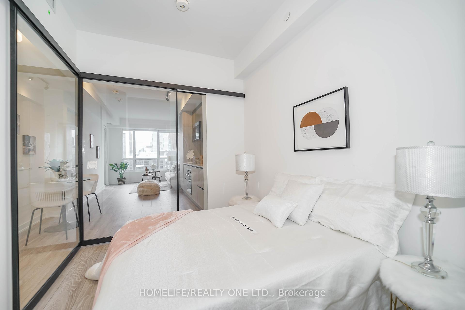 1 Bedroom Condo at 108 Peter, Toronto For sale