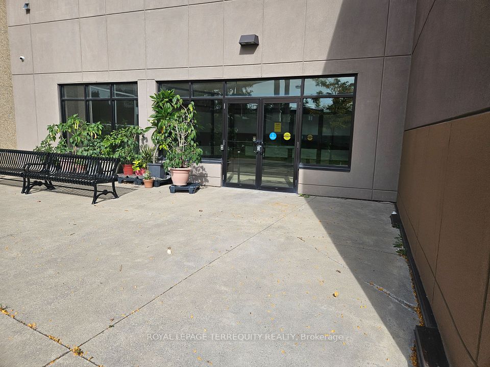 https://trreb-image.ampre.ca/TG6mvJ1tIe3WrdBLq3B2sdIrTE6jyswkH0AV_qCp1dI/rs:fit:960:960/wm:.5:so:0:50:.4/wmsh:10/wmt:PHNwYW4gZm9yZWdyb3VuZD0nd2hpdGUnIGZvbnQ9JzY4Jz5ST1lBTCBMRVBBR0UgVEVSUkVRVUlUWSBSRUFMVFksIEJyb2tlcmFnZTwvc3Bhbj4/L3RycmViL2xpc3RpbmdzLzMyLzc3LzYxLzE0L3AvNjk5Mjc0MTctNjM1Mi00Mzg1LThhMzEtOGZhMGZkOGIzZjBhLmpwZw.jpg