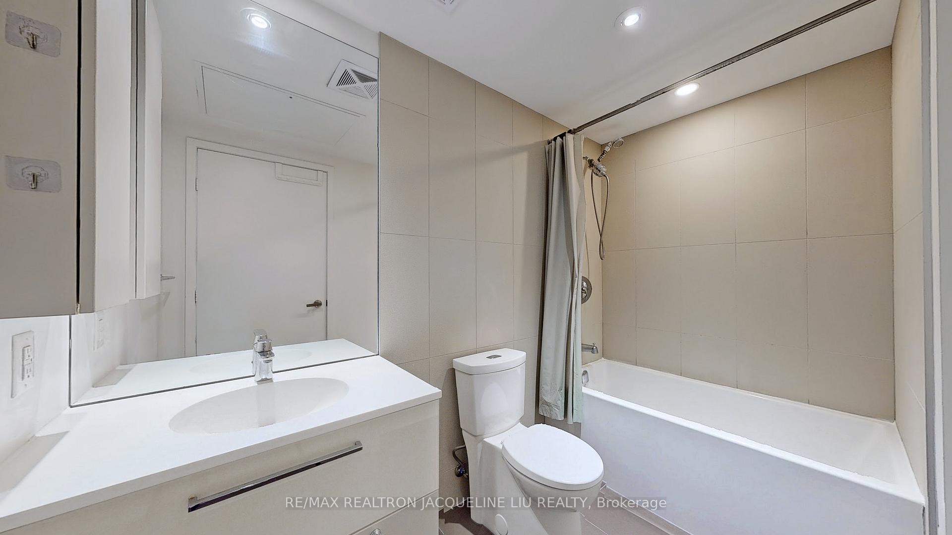 1 Bedroom Condo at 15 Grenville, Toronto For sale