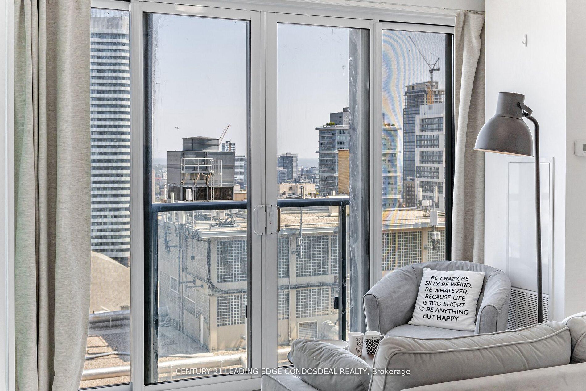 2 Bedrooms Condo at 7 Grenville, Toronto For sale