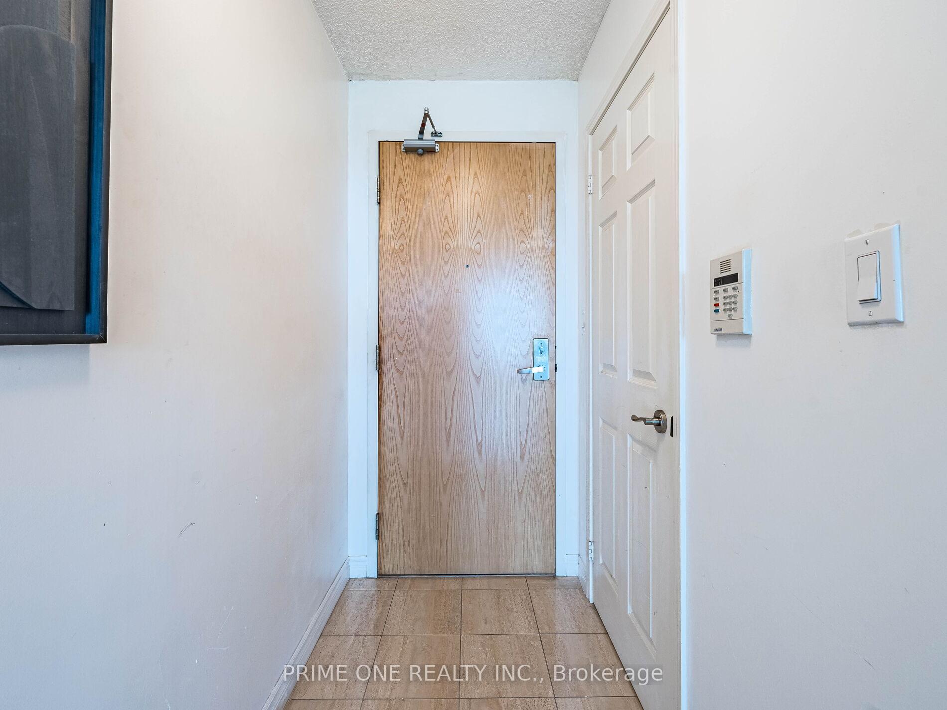2 Bedrooms Condo at 88 Grangeway, Toronto For sale
