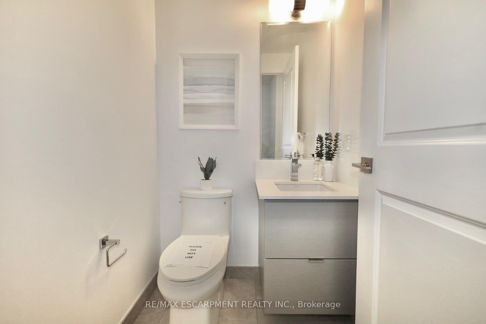 2 Bedrooms Condo at 36 Elm, Mississauga For sale