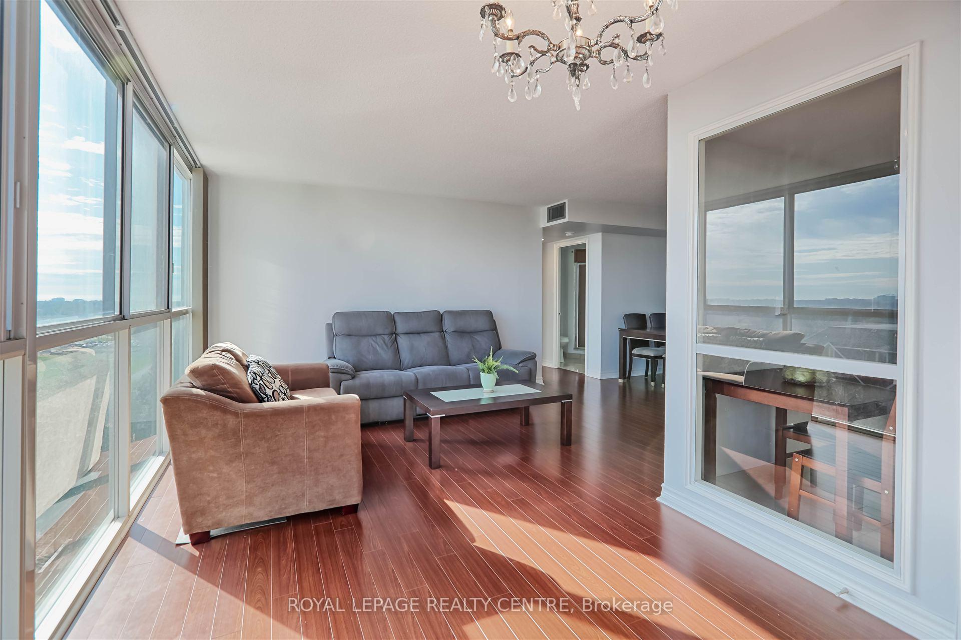 2 Bedrooms Condo at 880 Dundas,  Mississauga For sale