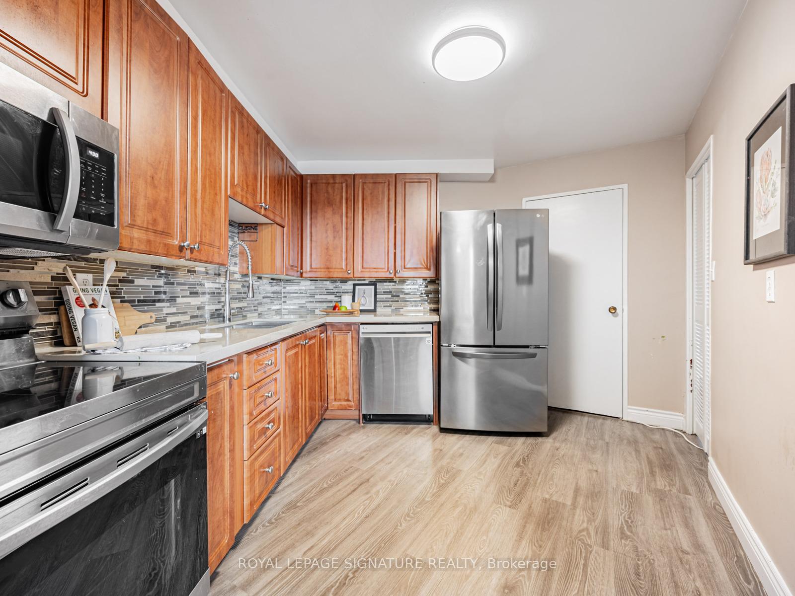3 Bedrooms Condo at 5 Shady, Toronto For sale