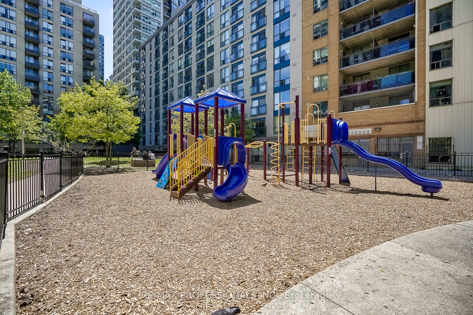 2 Bedrooms Condo at 65 Mutual, Toronto For sale