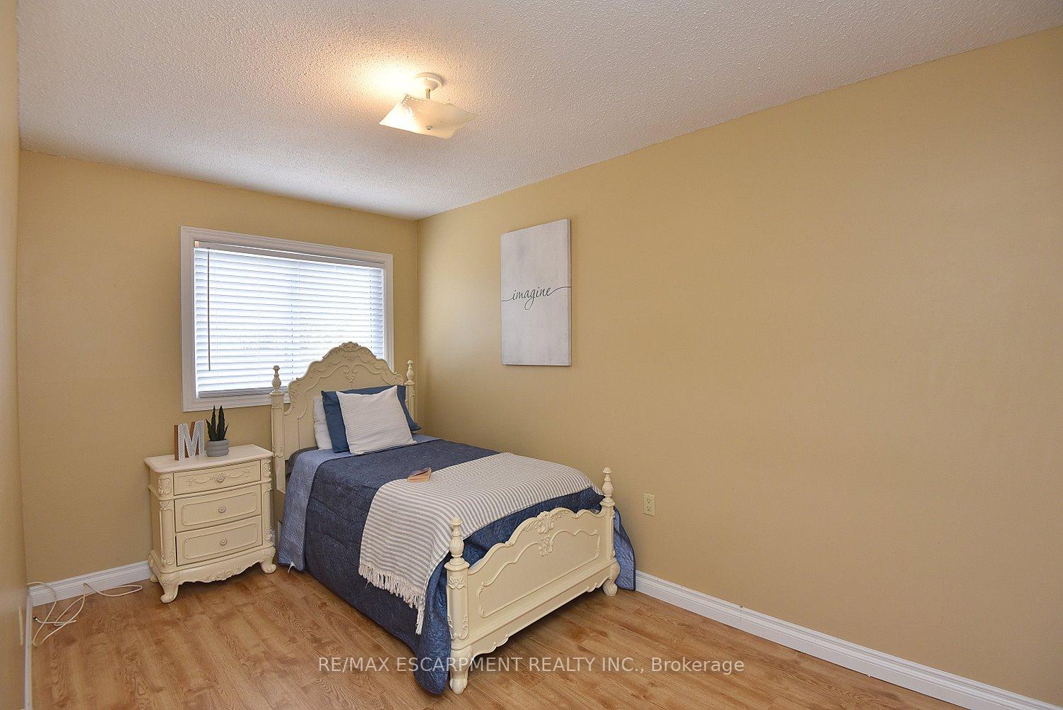 4 Bedrooms Condo at 250 Magnolia, Hamilton For sale