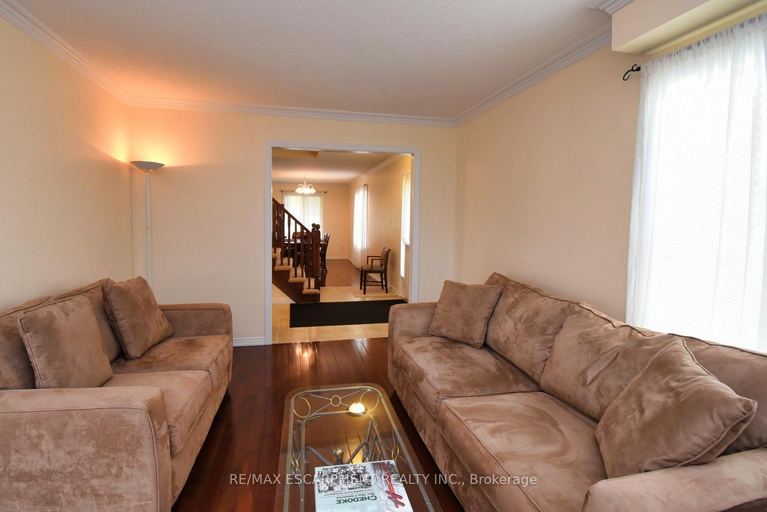 3 Bedrooms Condo at 7 Southside, Hamilton For sale
