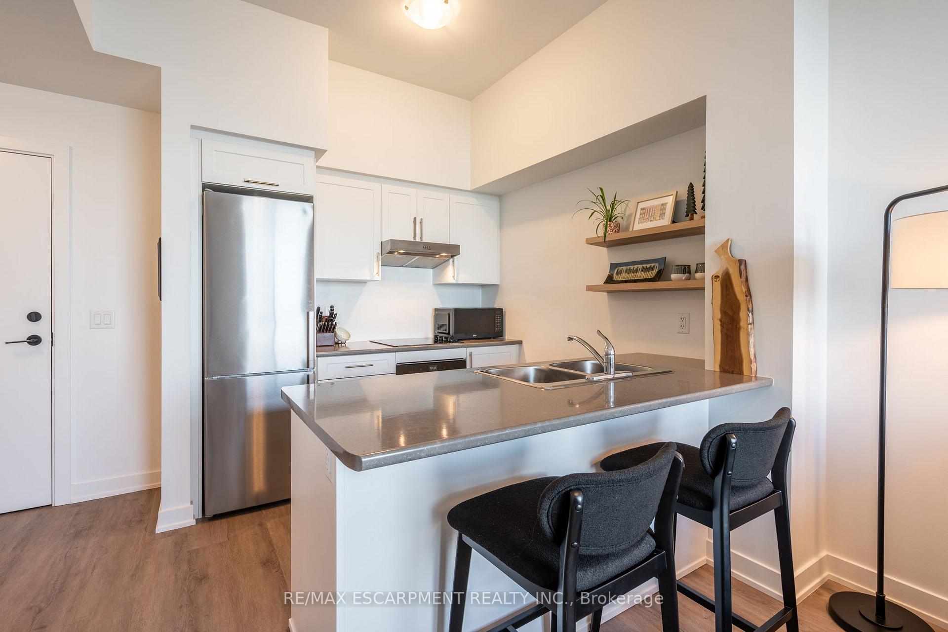 1 Bedroom Condo at 600 North Service, Hamilton For sale