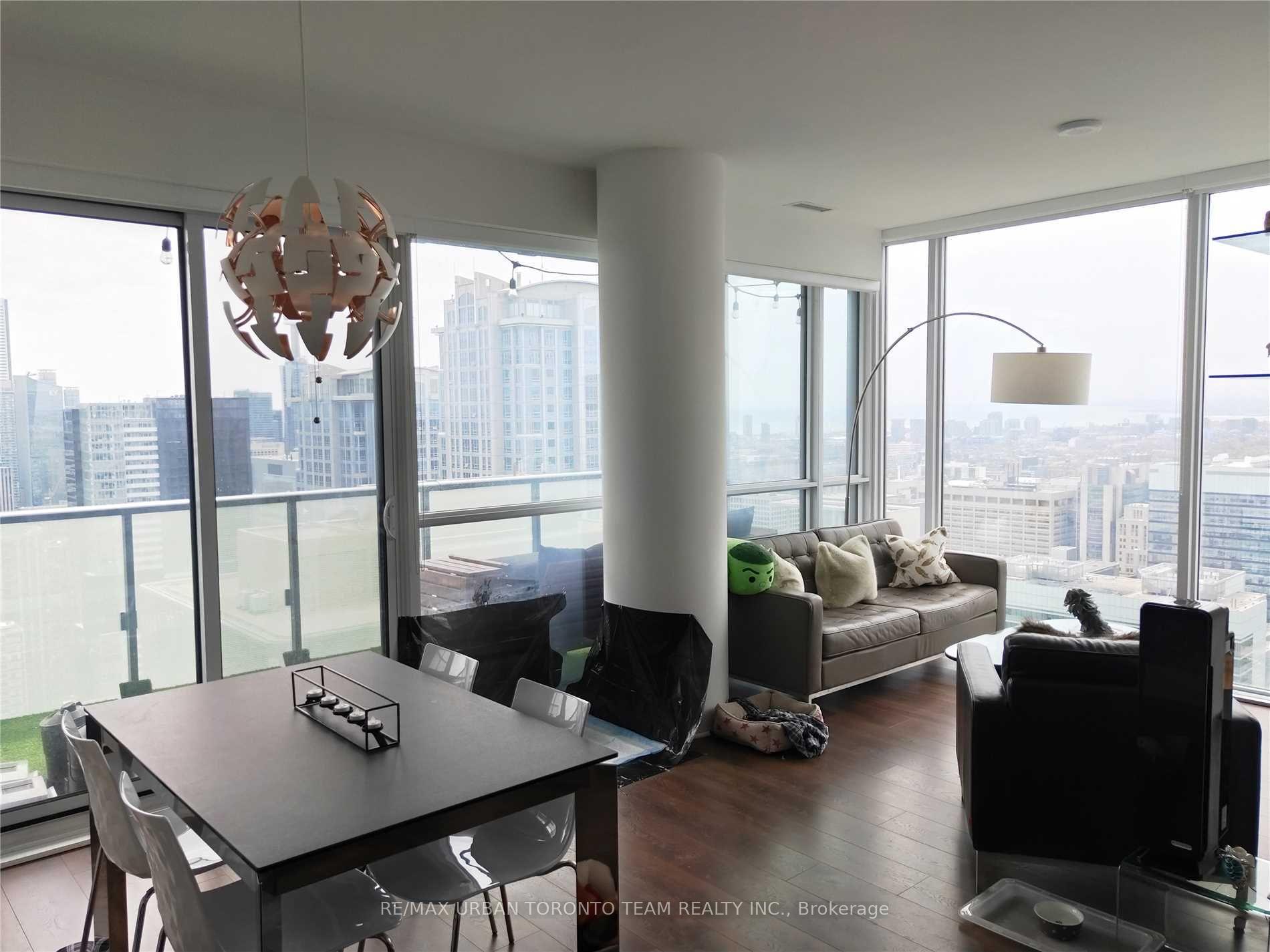 3 Bedrooms Condo at 15 Grenville, Toronto For sale