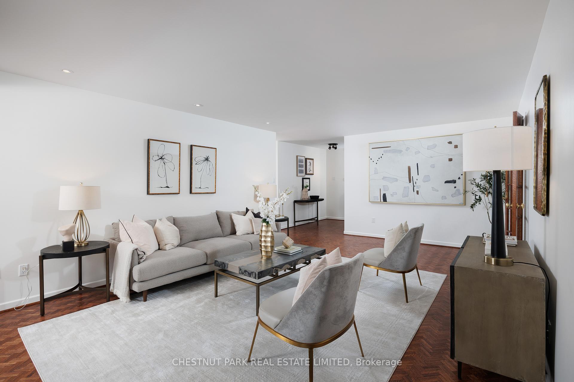 3 Bedrooms Condo at 62 Wellesley, Toronto For sale