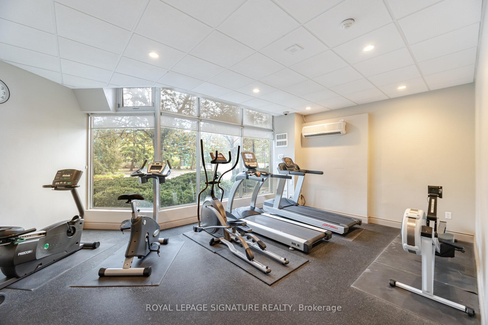 3 Bedrooms Condo at 50 Kingsbridge Garden, Mississauga For sale