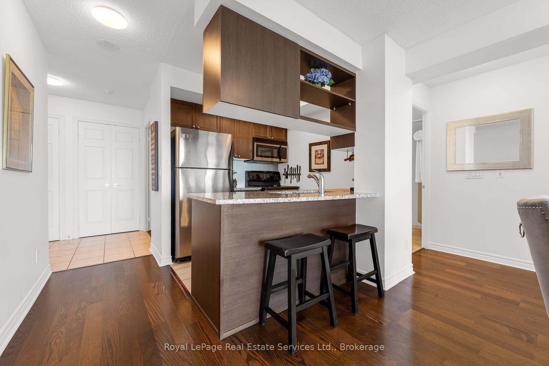 2 Bedrooms Condo at 2391 Central Park, Oakville For sale