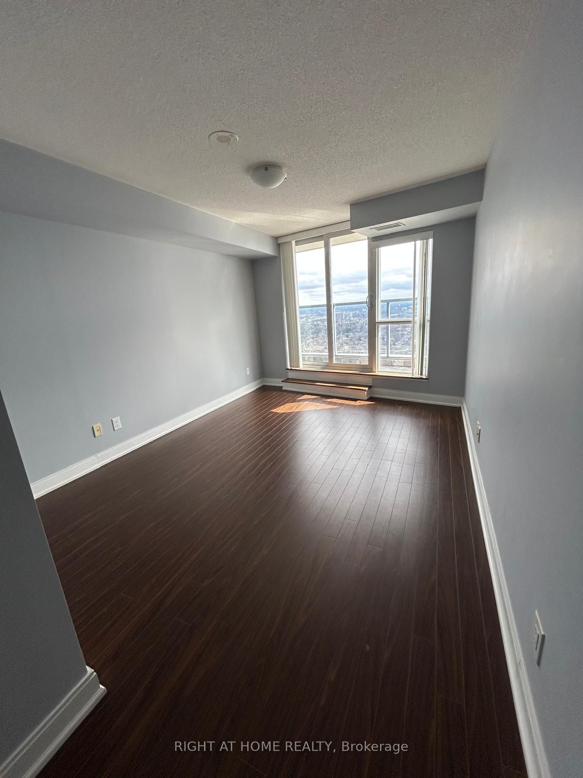 125 VILLAGE GREEN Square, #3703