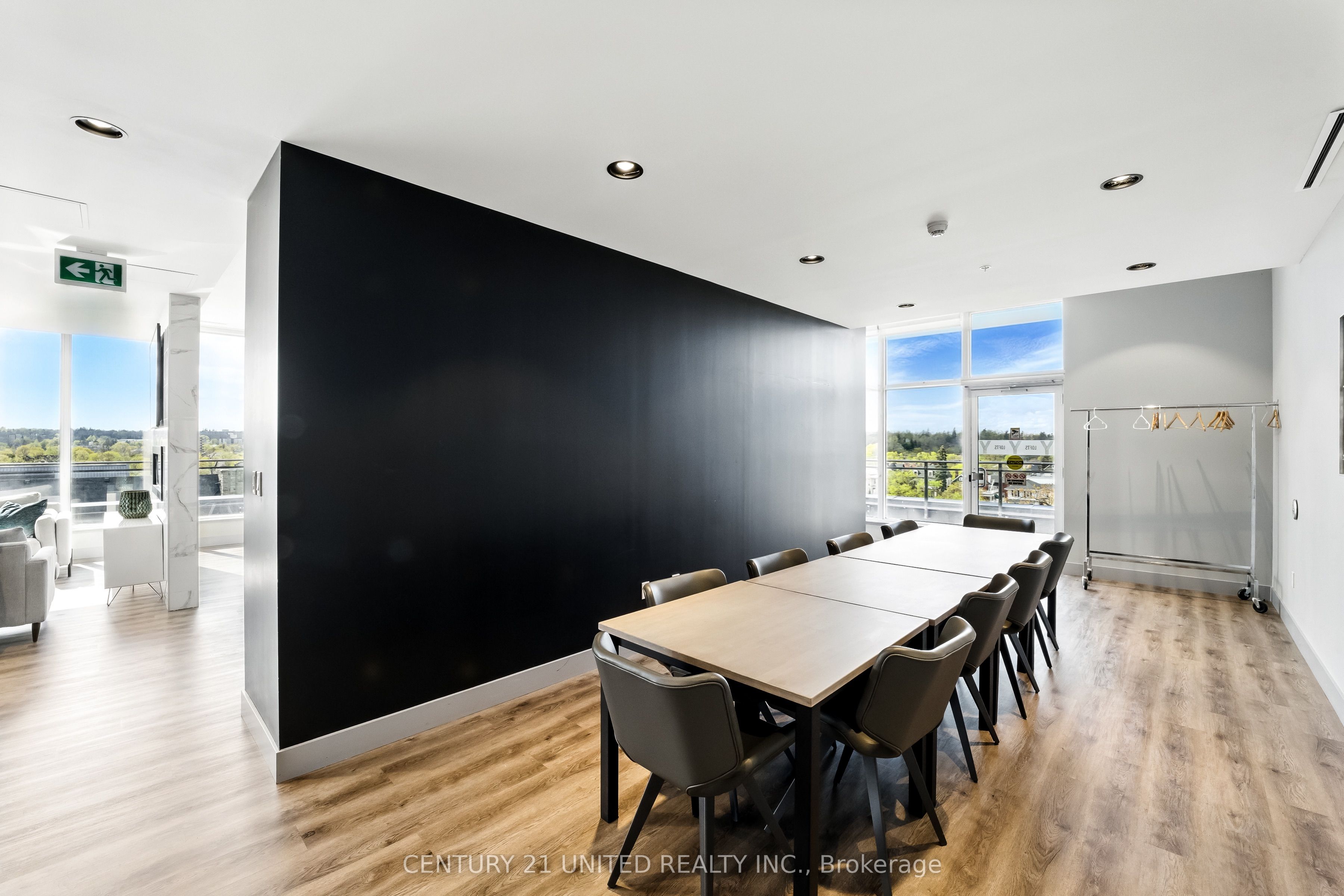 475 George Street N, #201