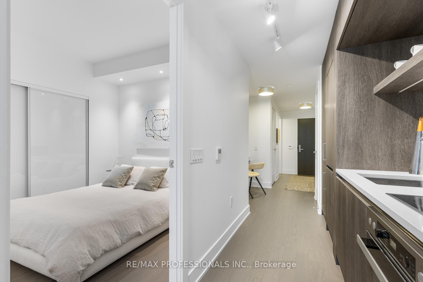 1 Bedroom Condo at 6 Jackes, Toronto For sale
