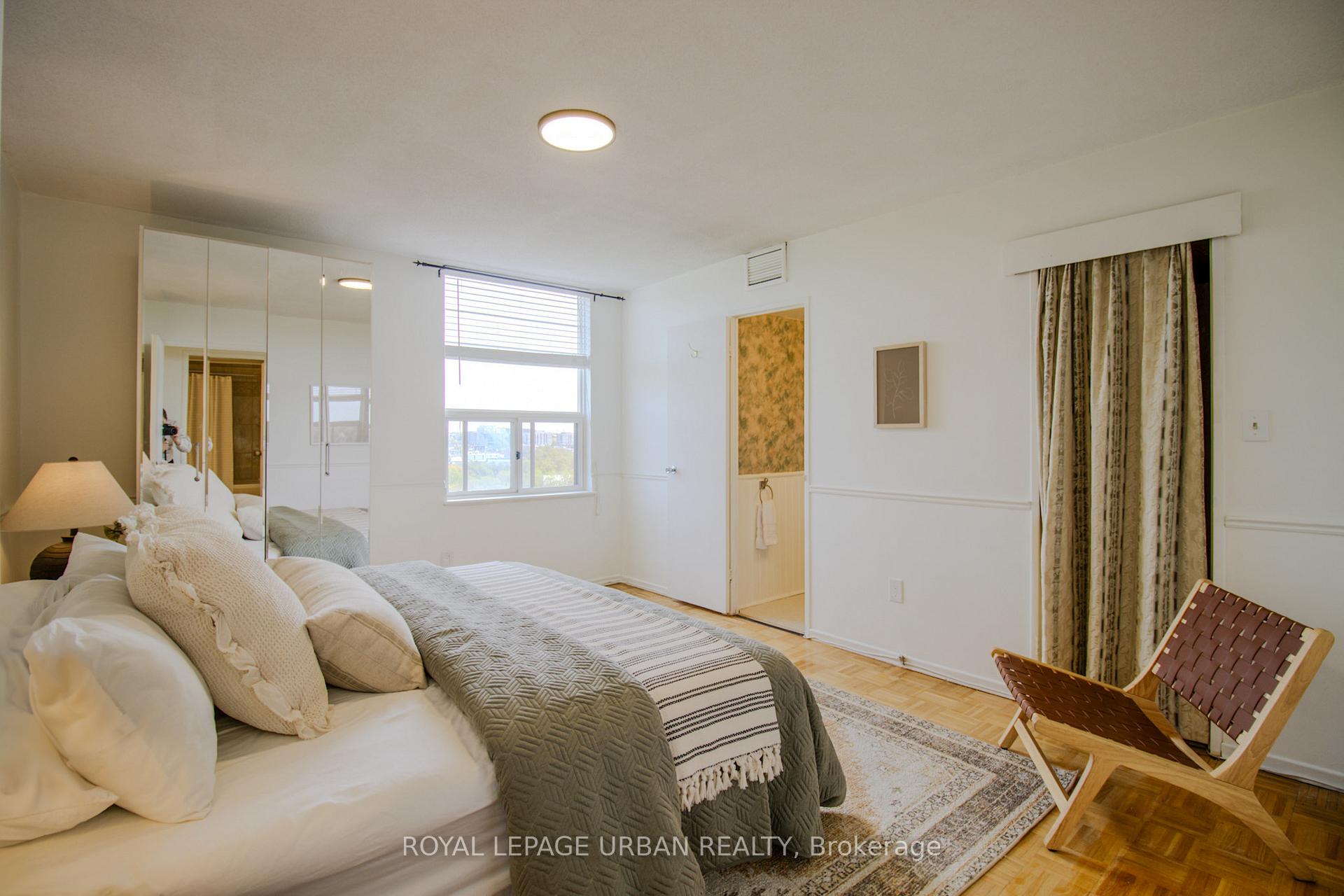 3 Bedrooms Condo at 20 Edgecliff, Toronto For sale