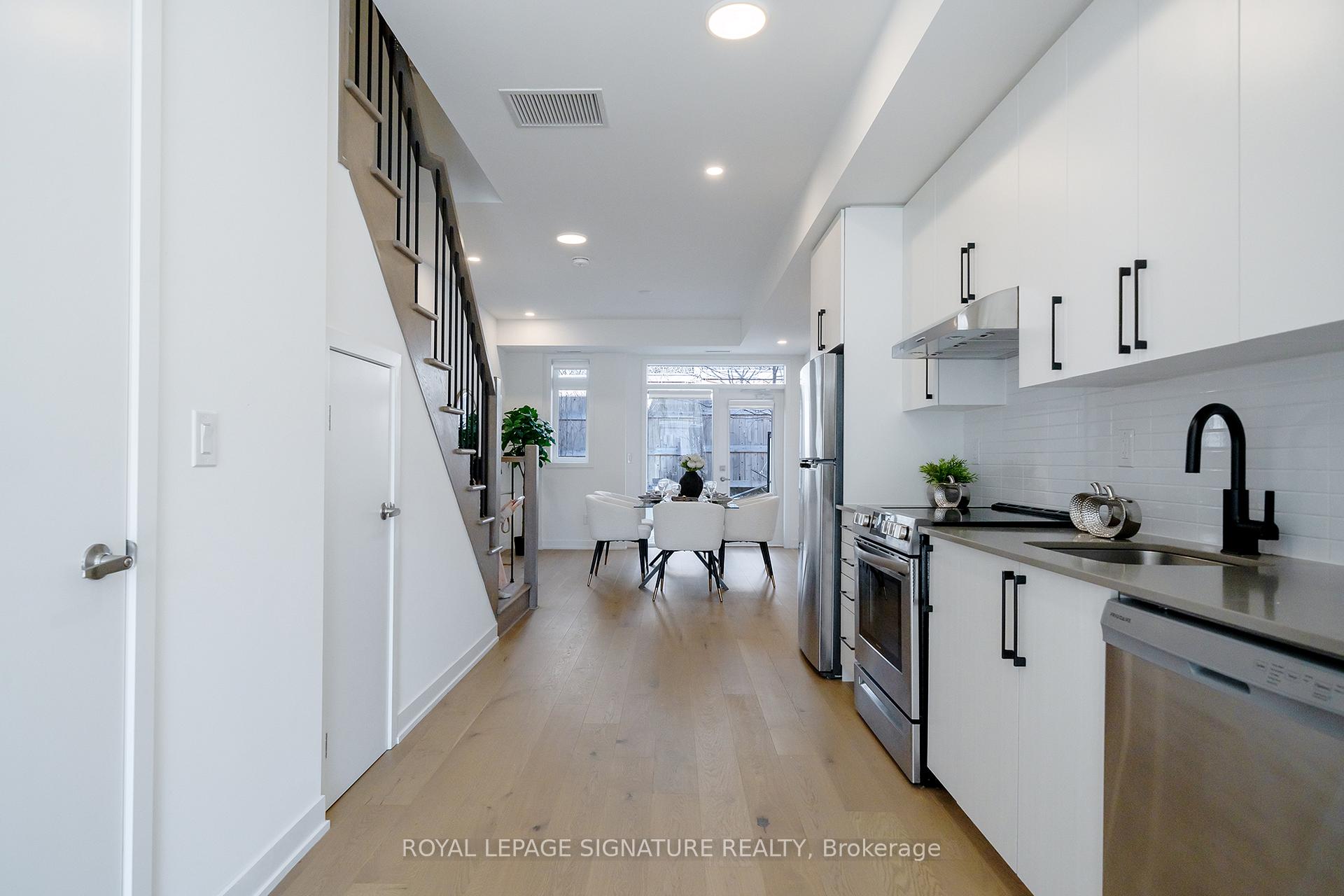 3 Bedrooms Condo at 110 Canon Jackson,  Toronto For sale