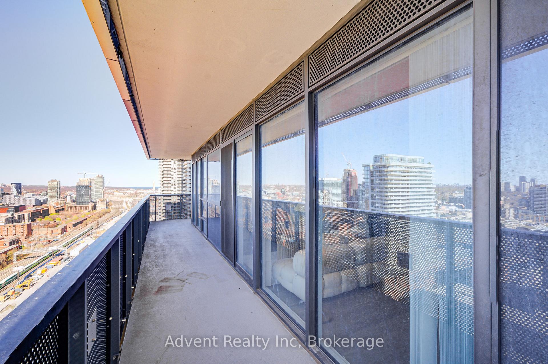2 Bedrooms Condo at 55 Cooper,  Toronto For sale