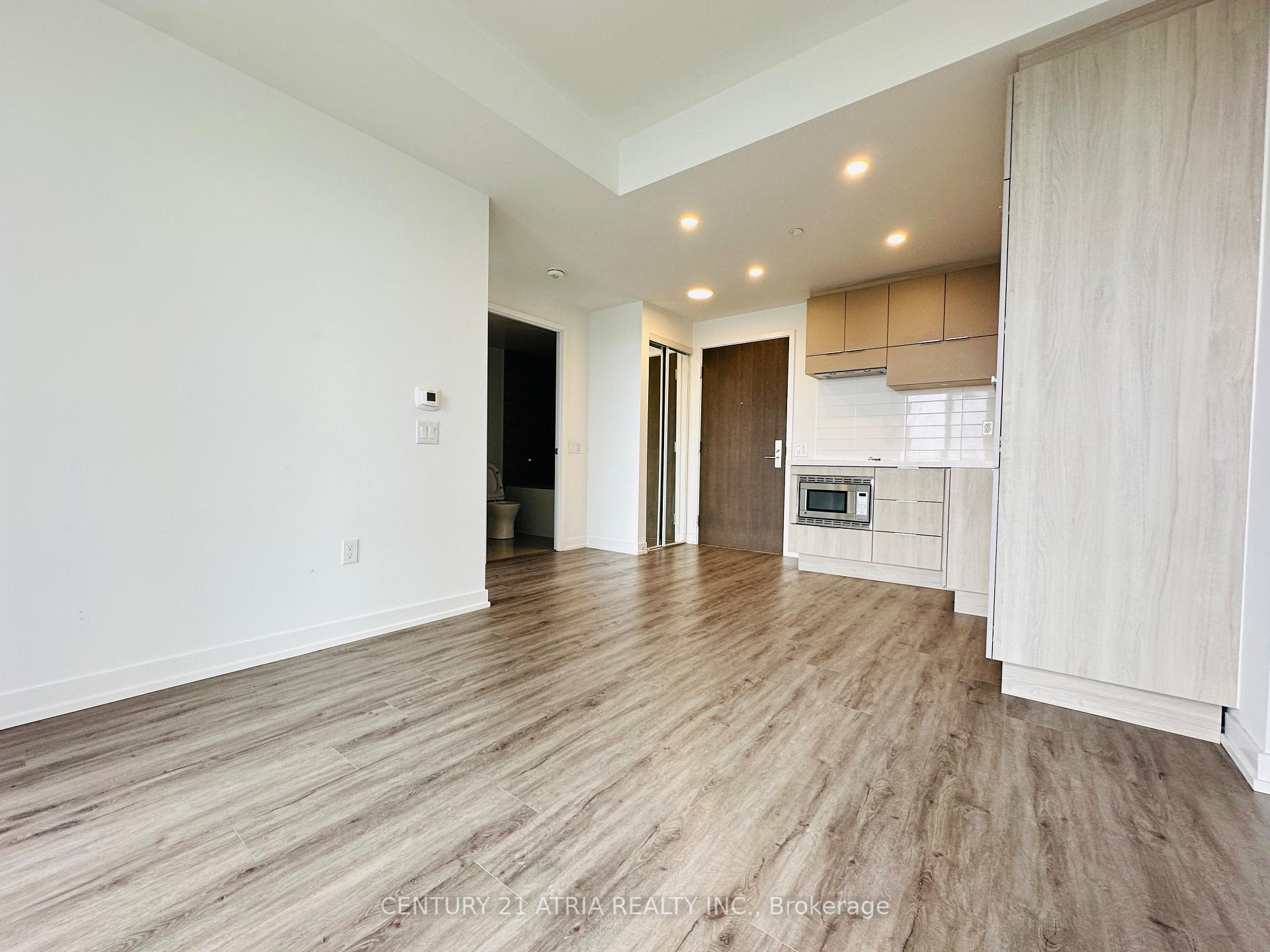 2 Bedrooms Condo at 39 ROEHAMPTON, Toronto For sale